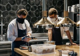 Pražské restaurace La Degustation Bohême Bourgeoise obhájila jednu hvězdu v gastronomickém průvodci Michelin.