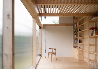Chatku navrhli architekti se studia Byró architekti.