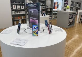 Apple začal v Česku prodávat nové telefony