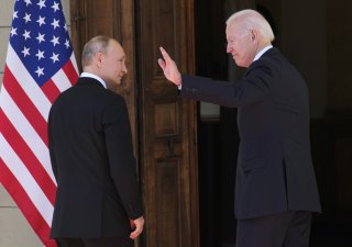 Americký prezident Joe Biden se svým ruským protějškem Vladimirem Putinem