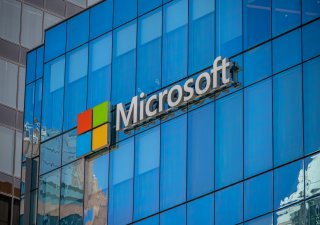 Microsoft investuje miliardy do výstavby datových center pro AI