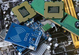 Německá společnost Infineon dostala povolení postavit v Drážďanech za pět miliard eur (118,4 miliard korun) závod na výrobu čipů.