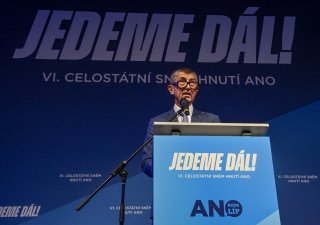 Andrej Babiš na sjezdu ANO podle očekávání obhájil post předsedy.
