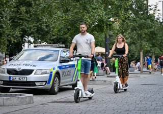 Policie bude kontrolovat, zda mají koloběžky povinné ručení a řidiči dodržují předpisy