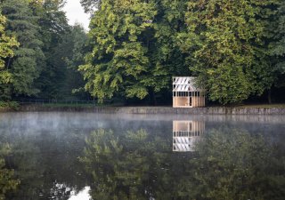 Dřevěná konstrukce je primárně navržena jako čajový pavilon.