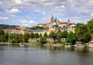 Praha, Pražský hrad, sídlo vlády ve Strakově akademii