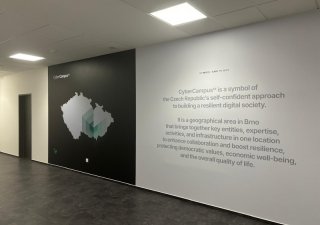CyberCampusCZ sídlí v Brně. Jeho součástí je CyberSecurityHub, expertní kyberbezpečnostní organizace založená třemi univerzitami.