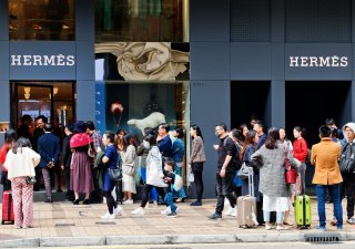 Akcie Hermès letos oslabily o čtvrtinu