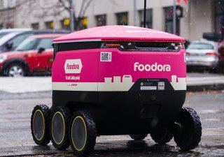 Foodora zahájila v Karlíně testovací provoz doručovacích robotů