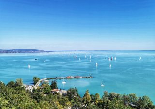 Pobyt u Balatonu už je pro běžné Maďary nedostupný luxus. Řecko i Itálie jsou levnější