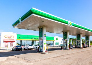 Britské ropné firmě BP kvůli nižším cenám energií klesl zisk o 63 procent