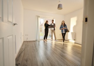 „Máme se hůř než naši rodiče,“ shodují se mladší generace. Může za to nedostupné bydlení