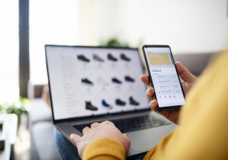 AI agenti míří do e-shopů. Do roku 2030 mohou nakupovat za téměř polovinu zákazníků