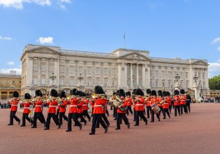 Buckinghamský palác platí menší daň než řadovka v Blackpoolu