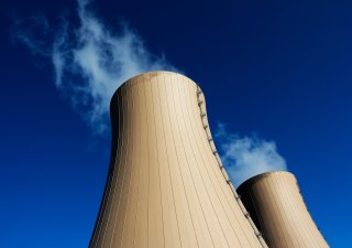 Chladicí věže jaderné elektrárny
