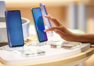 Pospěšte si s nákupem notebooku, mobilu, ojetiny, než podraží, burcují čeští prodejci