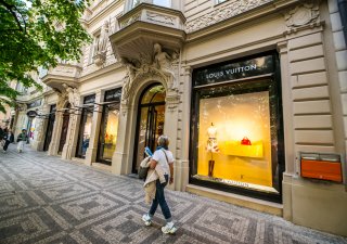 Prodejna Louis Vuitton v Pařížské ulici
