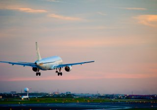 Aerolinky ruší lety, ropná krize dopadá na miliony cestujících