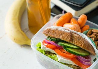 Průměrný Čech ušetří přípravou „jídla do krabičky“ zhruba 32 tisíc ročně