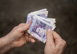 Británie testuje nepodmíněný příjem