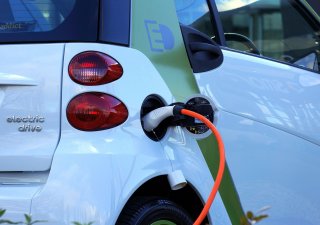 Velké automobilky přijdou v USA o daňové úlevy pro elektromobily. S jednou výjimkou