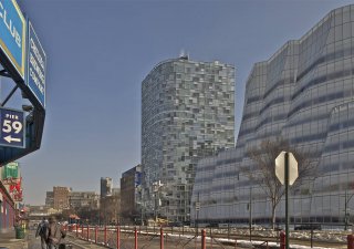 Herec Hugh Jackman zaplatil 21,125 milionu dolarů za penthouse ve věži kondominia v New Yorku, kterou navrhl Jean Nouvel