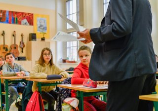 Školské odbory mluví o stávce, protože vláda neslíbila, že navýšení platů půjde do tarifu.