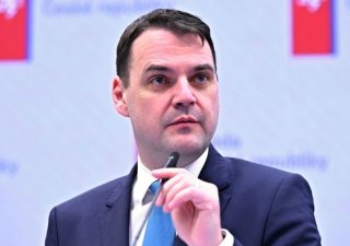 Podle březnového volebního průzkumu STEM by se teď do sněmovny a tedy ani do vlády Motoristé nedostali, byť těsně.