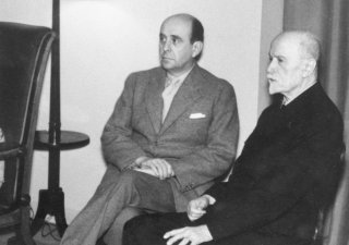 Byla Jan Masaryk (vlevo) zavražděn? Archivní zprávy od amerických i ruských agentů by do vyšetřování mohly vnést nový pohled.