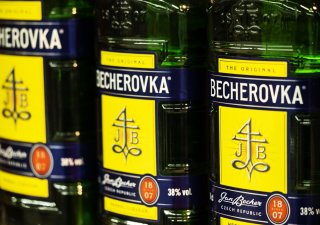 Francouzská společnost Pernod Ricard zvažuje prodej značky Becherovka