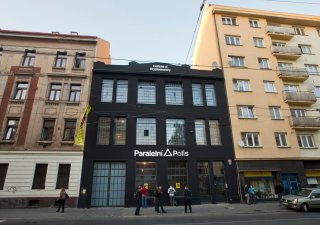Paralelní Polis aneb Institut of cryptoanarchy v Praze-Holešovicích