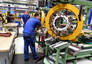 Vzdělat Čechy je nejtěžší úkol, tvrdí Němci. Výroba elektomotorů v Siemensu, ilustrační foto
