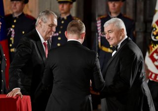 Rudolf Ovčaří v roce 2019 dostal od Zemana státní vyznamenání