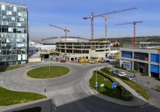 Kellnerová kupuje od Pražáka developerské projekty u O2 areny