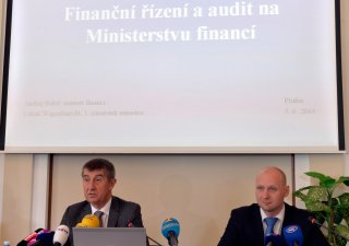 Tehdejší ministr financí Andrej Babiš a jeho náměstek Lukáš Wagenknecht (vpravo) na snímku z roku 2014.