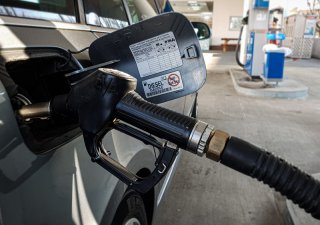 Brusel zmírní zákaz, některé spalovací motory zůstanou i po roce 2035