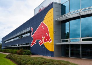 Sídlo a továrna F1 týmu Red Bull Racing nacházející se v Milton Keynes nedaleko Londýna.