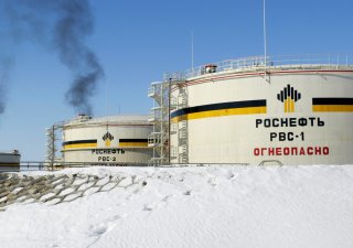 Zásobníky ropného gigantu Rosněfť na západní Sibiři.