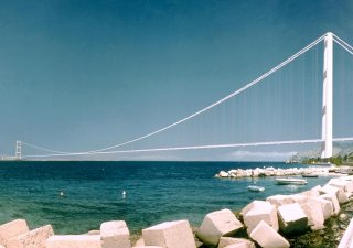 Italové se konečně rozhoupali. Po 160 letech plánů konečně postaví nejdelší visutý most na světě. Tedy, možná