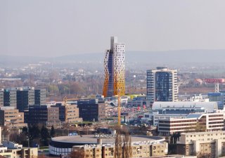 Vizualizace nové nejvyšší budovy v ČR AZ Tower. Budova bude mít po dokončení výšku 109,1 m