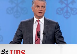 Do čela největší švýcarské banky UBS Group se vrací bývalý ředitel Sergio Ermotti (62), aby řídil rozsáhlé převzetí banky Credit Suisse. Ermotti byl šéfem UBS již v letech 2011 až 2020.