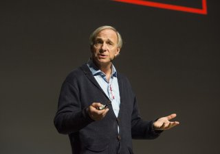 Akcioví investoři se opájejí zisky. Je to past, varuje miliardář Ray Dalio