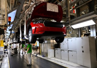 Průmyslová produkce loni meziročně vzrostla o 1,7 procenta, pomohla tomu hlavně výroba aut.