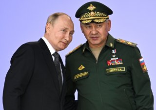 Prezident Ruska  Vladimir Putin ruský ministr obrany Sergej Šojgu