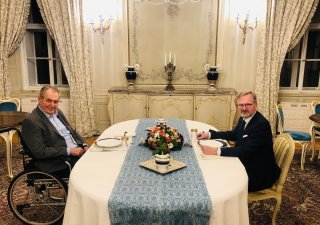 Prezident Miloš Zeman (vlevo) se setkal na pracovní večeři s premiérem Petrem Fialou na zámku v Lánech, 24. listopadu 2022.