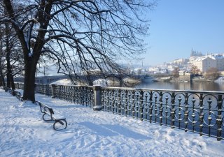 Pražský hrad, zasněžená Praha