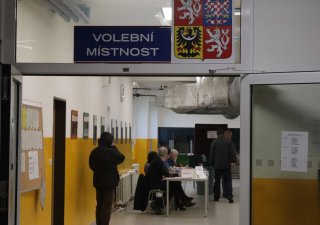 V sobotu 14. ledna 2023 pokračují druhým dnem prezidentské volby, v nichž lidé vyberou nástupce Miloše Zemana.Na snímku z volební místnosti v Základní škole v Dobré Vodě u Českých Budějovic.