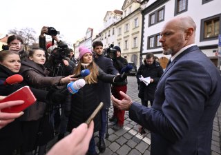 ředseda Národního akreditačního úřadu (NAÚ) Robert Plaga hovoří s novináři po zasedání rady NAÚ, 19. ledna 2023 v Praze.
