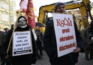 Demonstrace, na které nově vzniklý spolek Nespokojení představil petici Braňme naše důchodce.