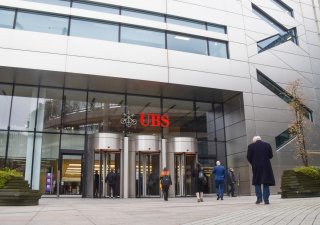 UBS převzala svého arcirivala, Credit Suisse. O práci kvůli tomu mohou přijít desítky tisíc lidí